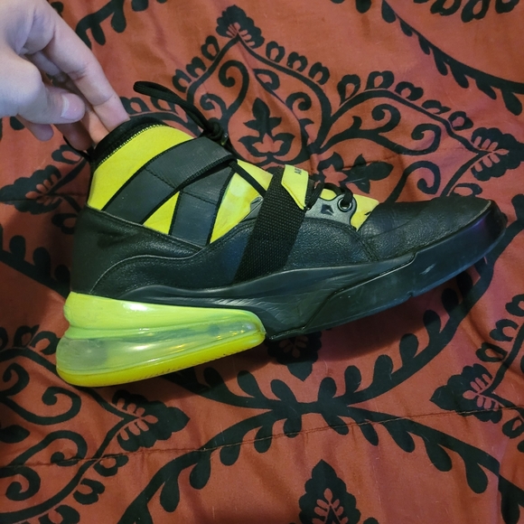 Nike air maxs 270s - Picture 3 of 6